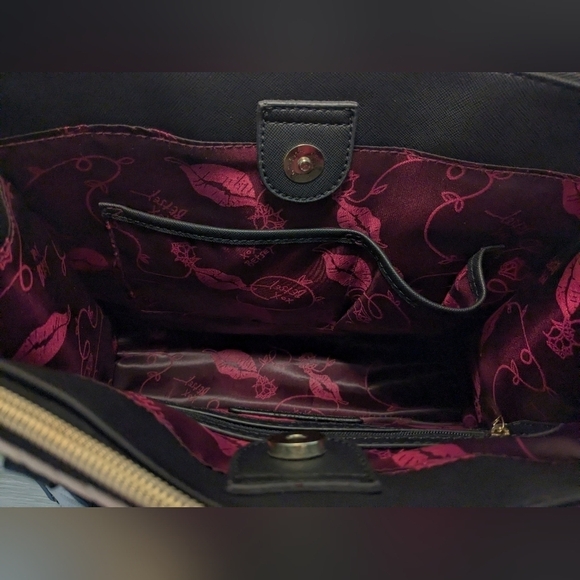 Betsey Johnson White Rose Quilted Faux Leather 3 Compartment Shoulder Tote Bag - Picture 10 of 14